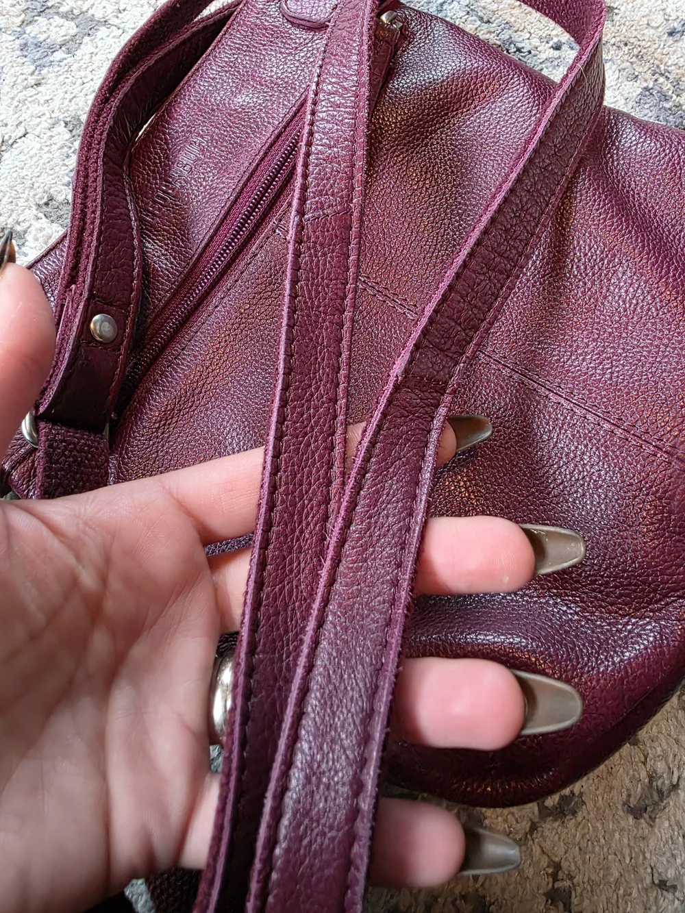 Leder Buck Women's Genuine Leather Crossbody Bag in Burgundy